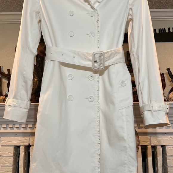 Burberry Trench Coat w/ruffled edges White / Cream - Picture 6 of 8